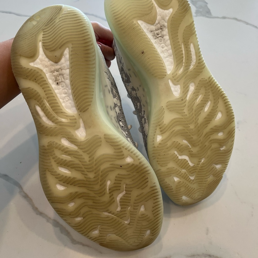 Yeezy - Picture 4 of 5